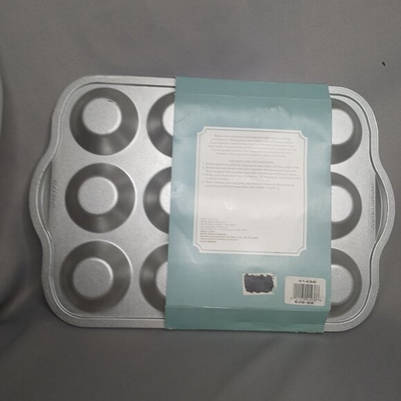 Martha Stewart Collection Tartlet Pan 13.5" x 9.5" x 1" Heavy Cast Aluminum NWT - Picture 7 of 9